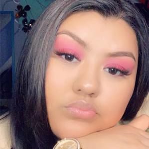 Meet your Posher, Daniela